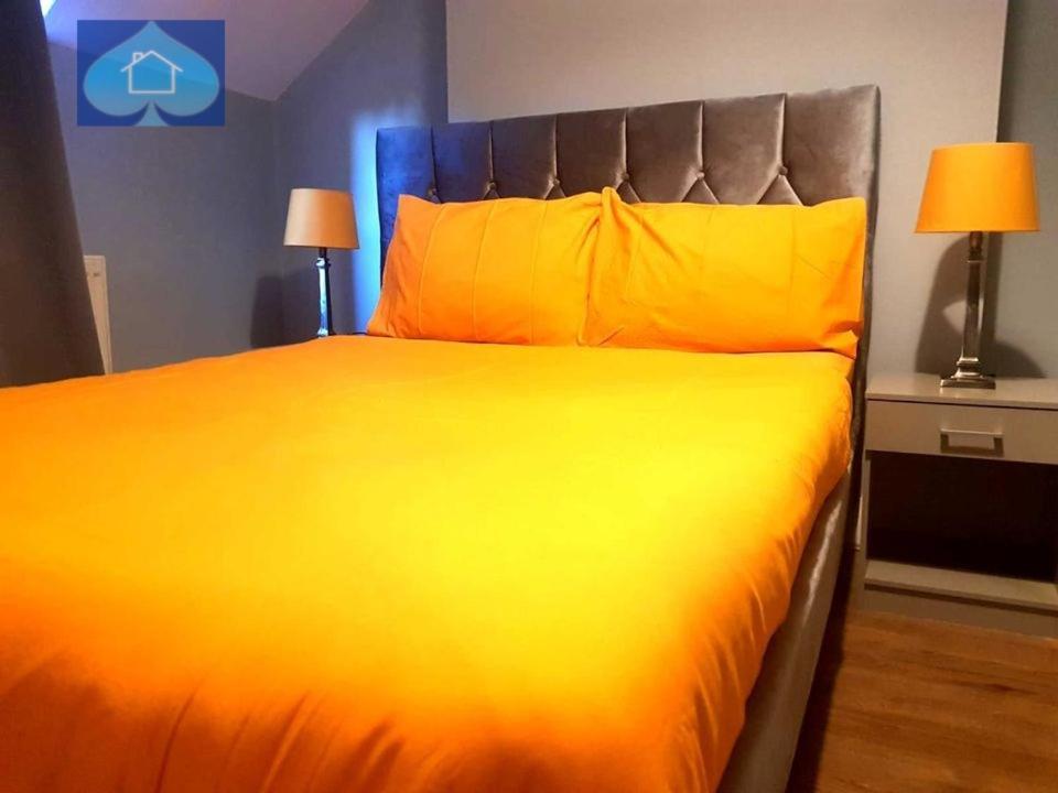 Central 4 Bedrooms W Parking